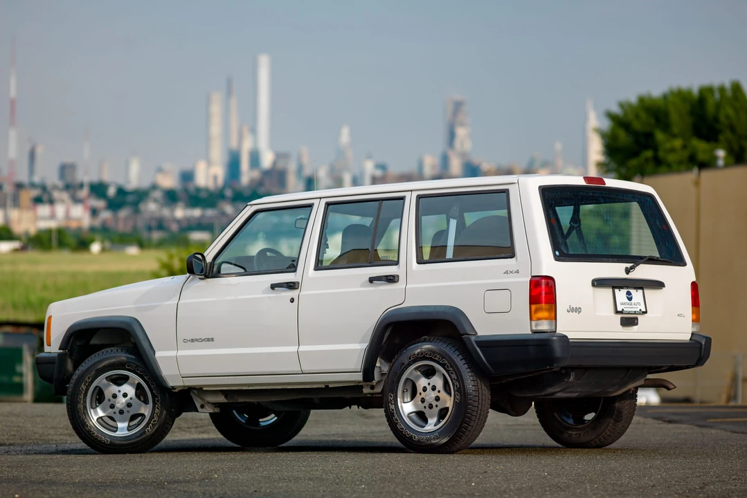 1999 Jeep XJ Cherokee - Image 16 of 31