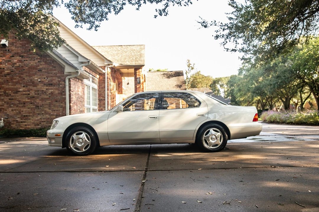 1999 Lexus LS 2nd Gen - Image 13 of 31