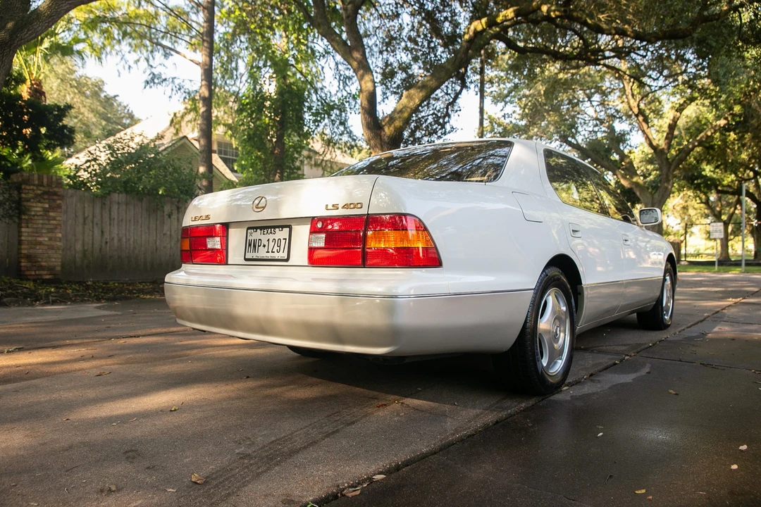 1999 Lexus LS 2nd Gen - Image 19 of 31