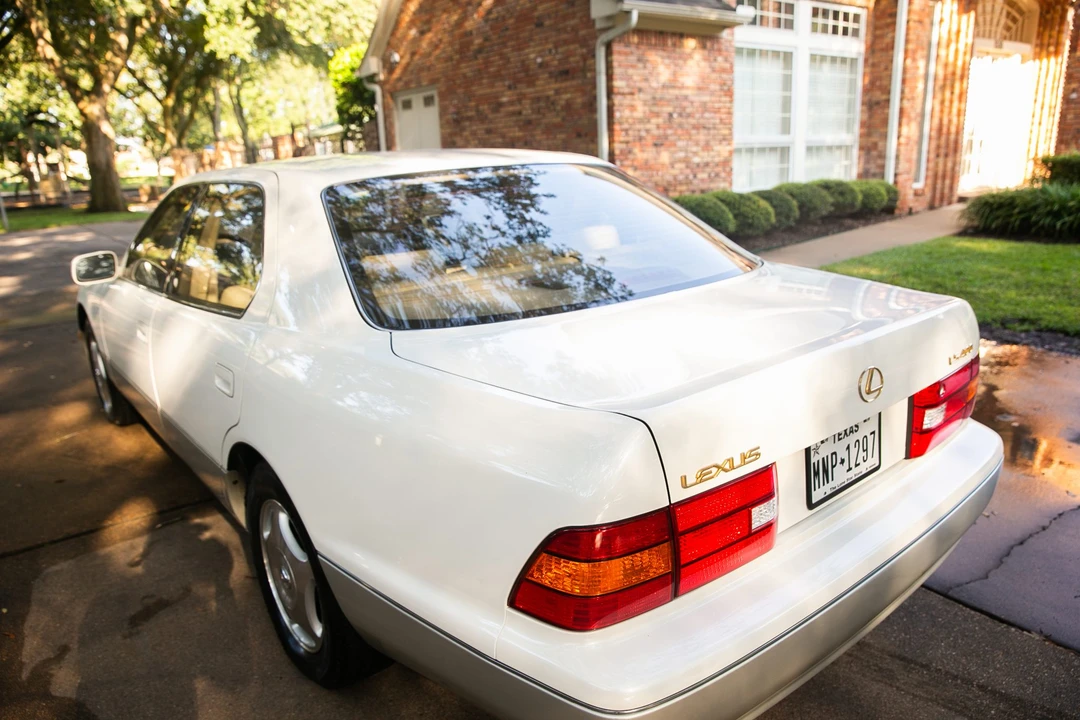 1999 Lexus LS 2nd Gen - Image 26 of 31