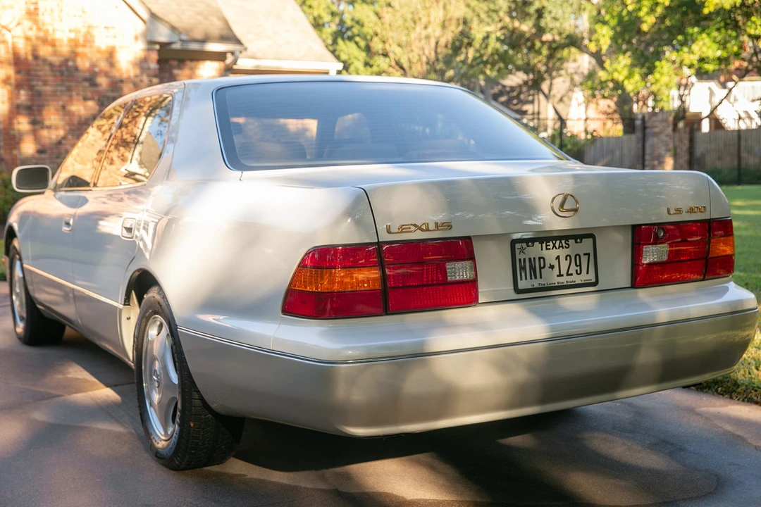 1999 Lexus LS 2nd Gen - Image 21 of 31