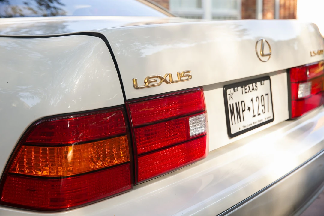 1999 Lexus LS 2nd Gen - Image 29 of 31