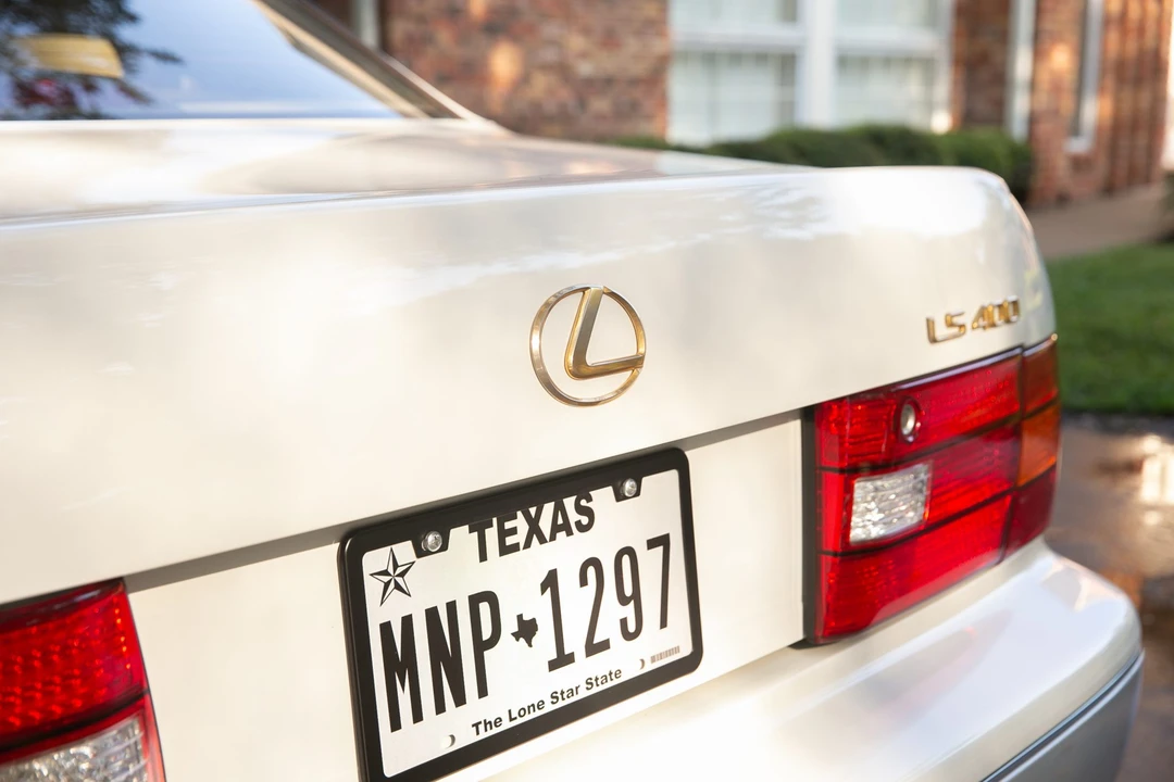 1999 Lexus LS 2nd Gen - Image 24 of 31