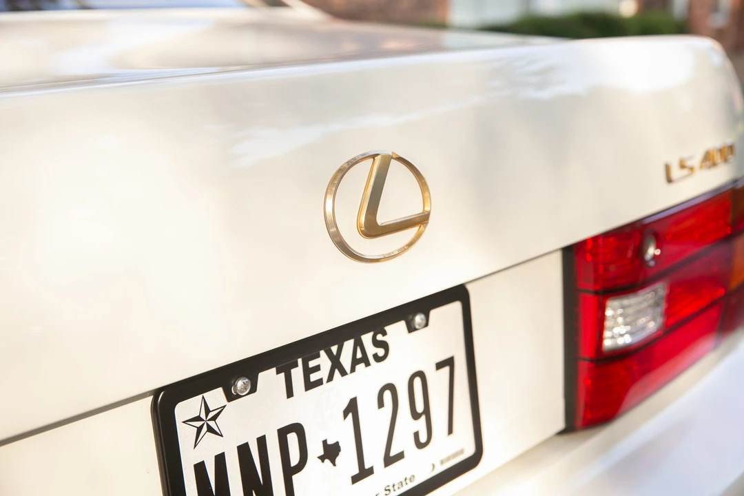 1999 Lexus LS 2nd Gen - Image 25 of 31
