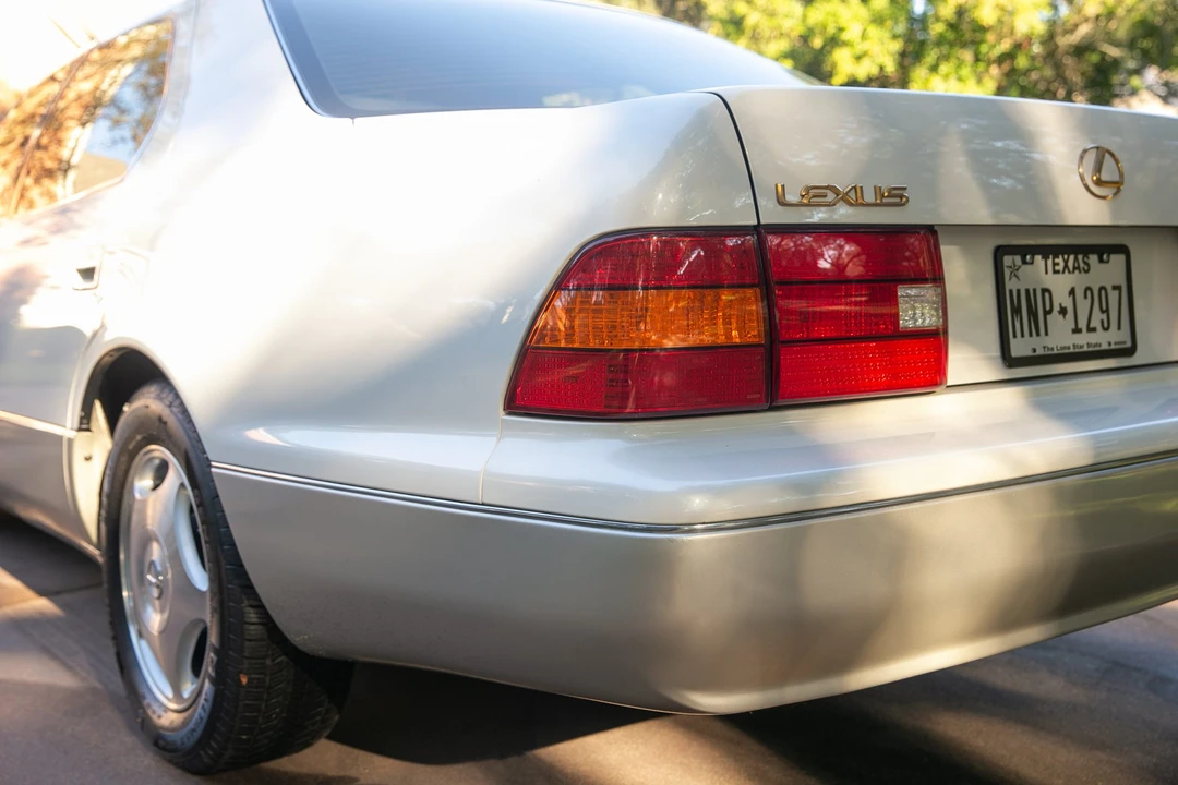 1999 Lexus LS 2nd Gen - Image 28 of 31