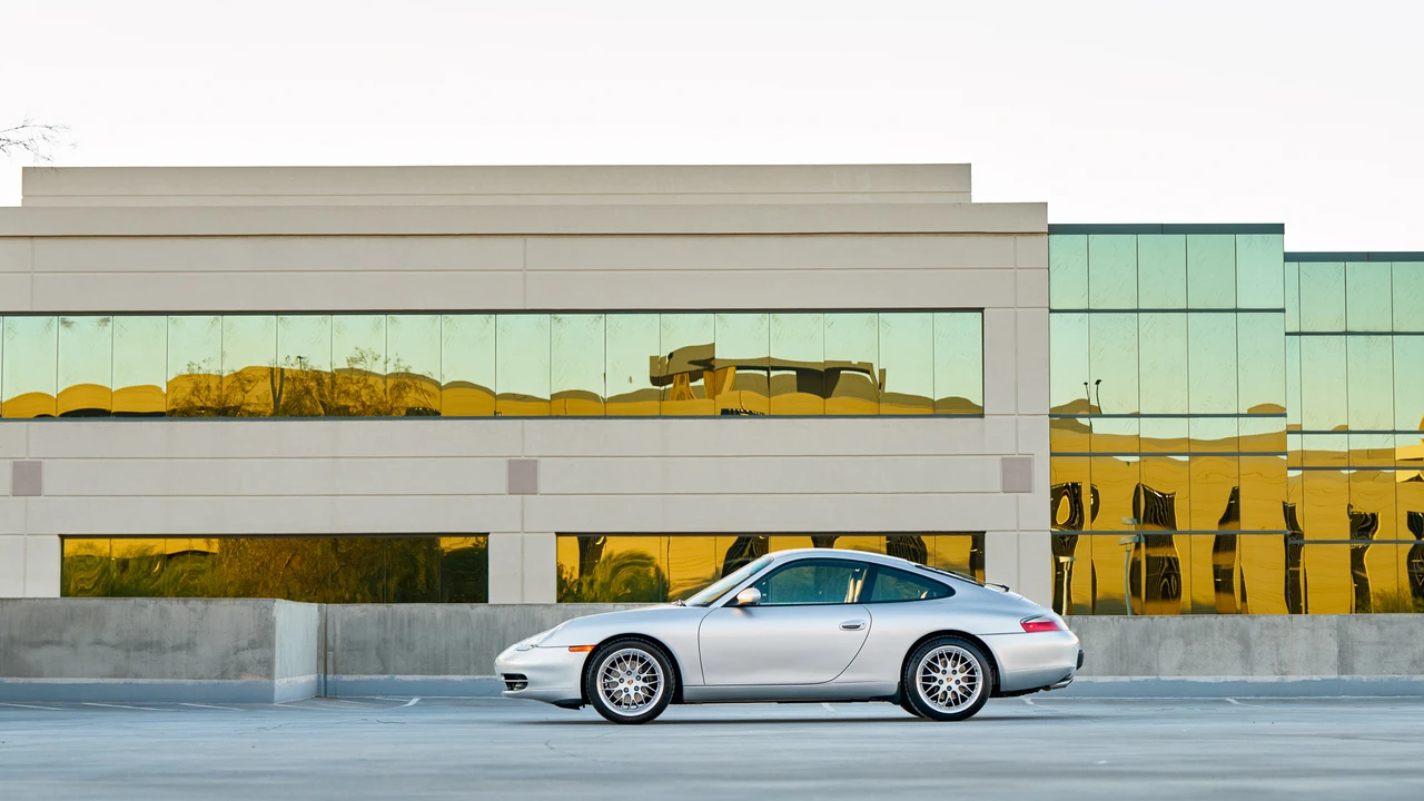 2001 Porsche 996 Carrera - Image 22 of 31