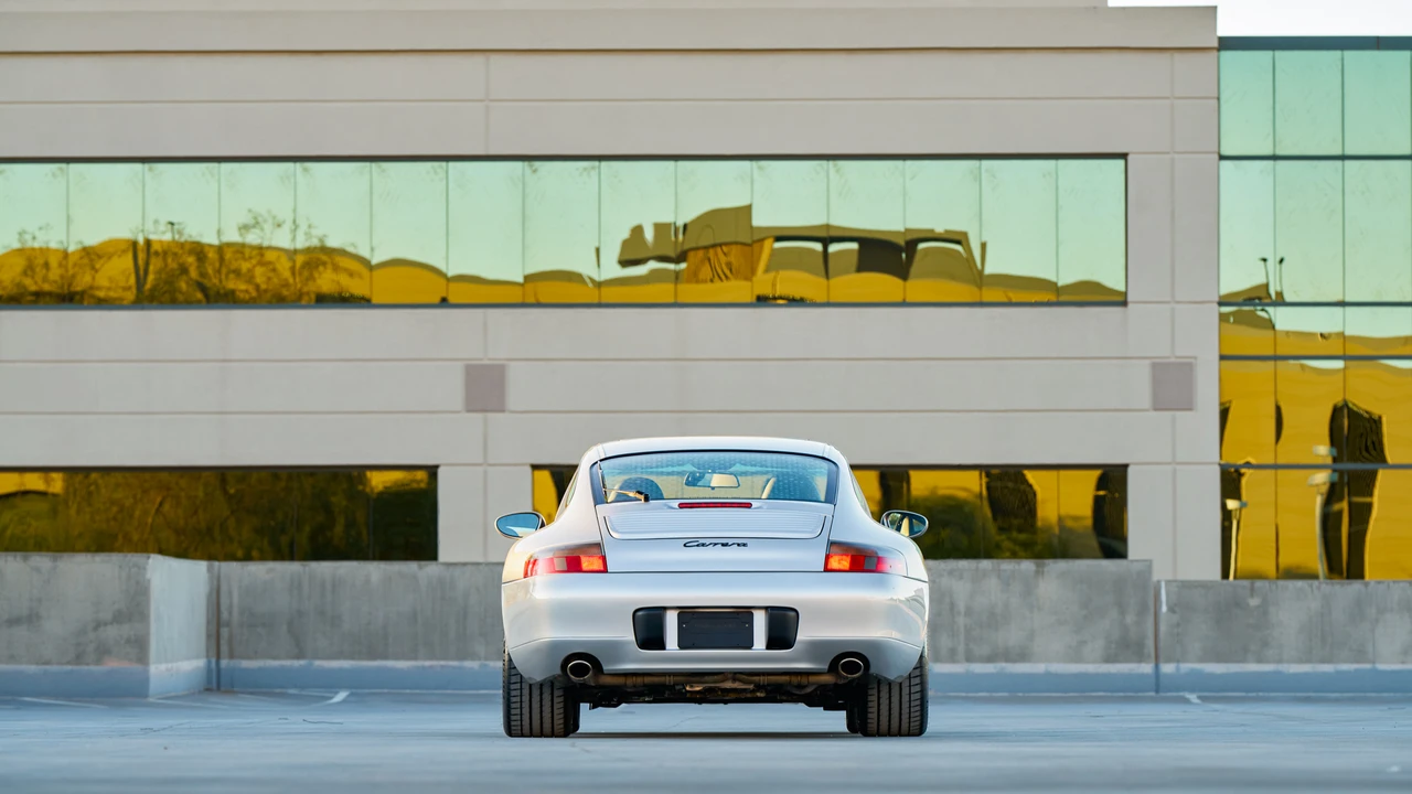 2001 Porsche 996 Carrera - Image 18 of 31