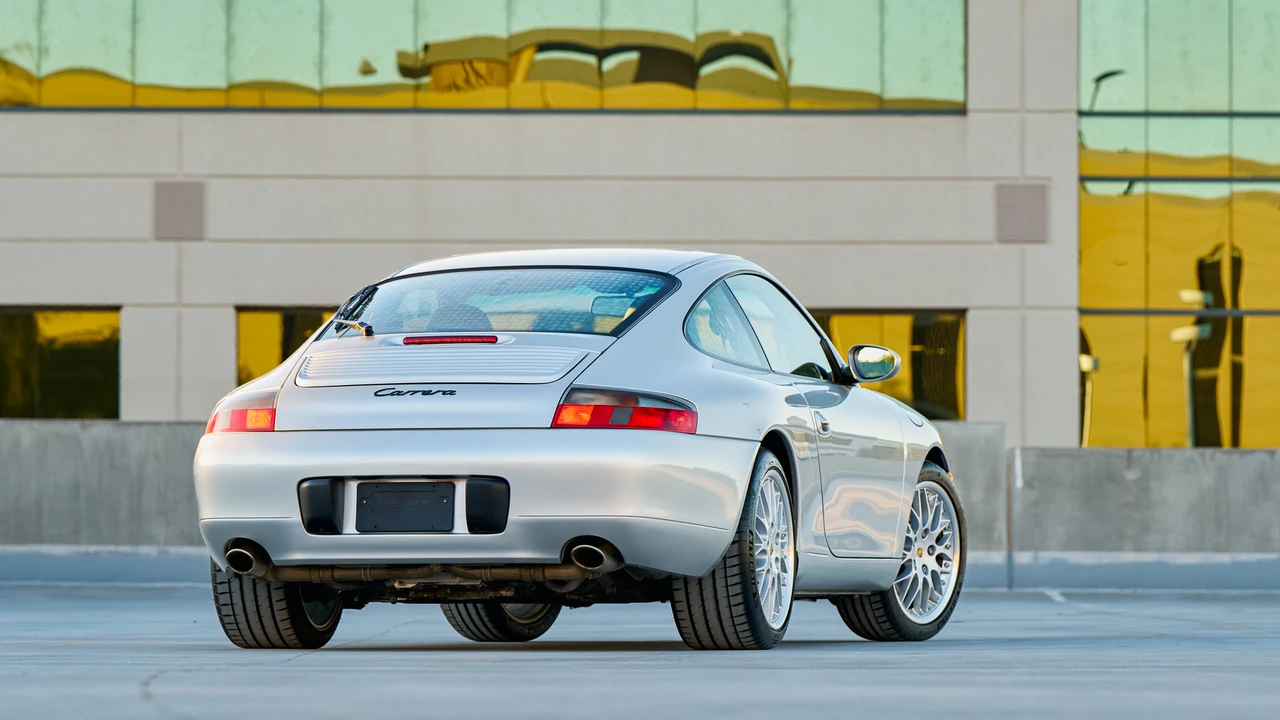 2001 Porsche 996 Carrera - Image 15 of 31