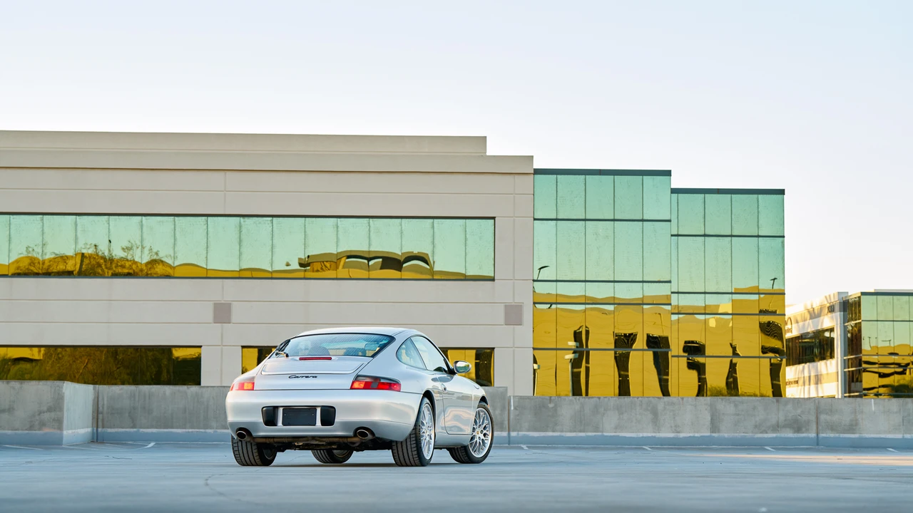2001 Porsche 996 Carrera - Image 16 of 31