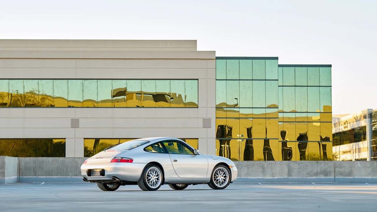2001 Porsche 996 Carrera - Image 14 of 31