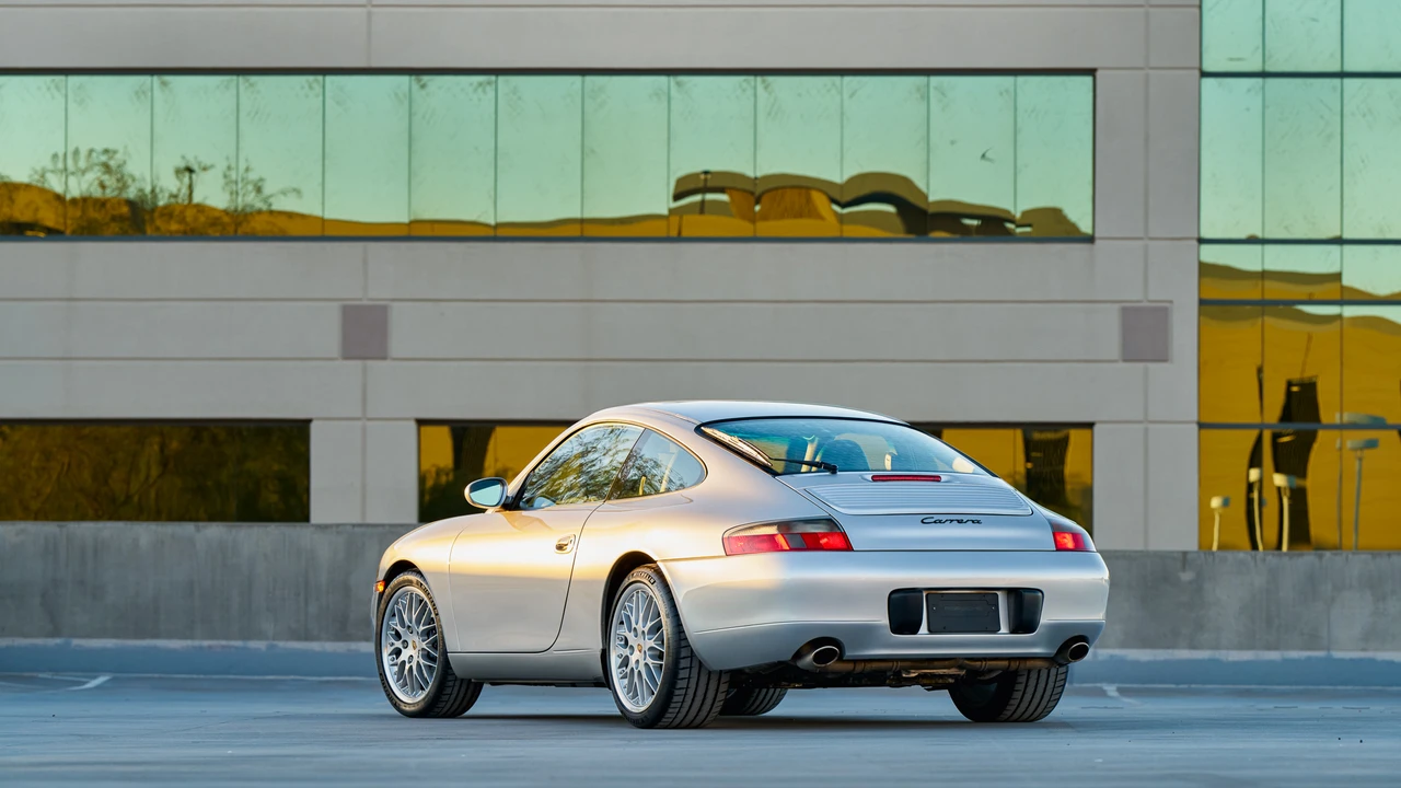 2001 Porsche 996 Carrera - Image 19 of 31