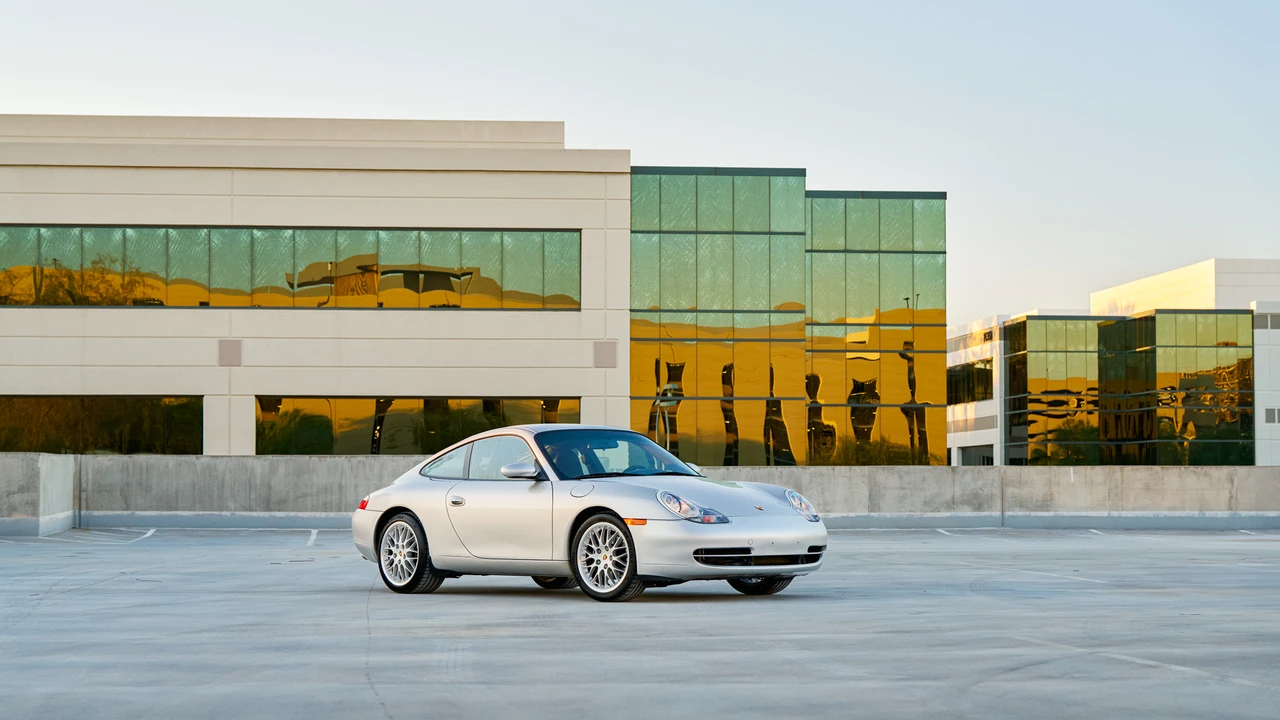 2001 Porsche 996 Carrera - Image 10 of 31