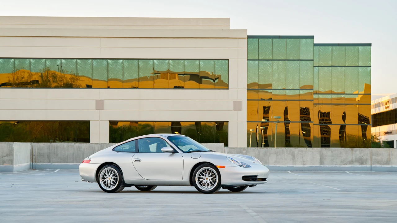 2001 Porsche 996 Carrera - Image 9 of 31