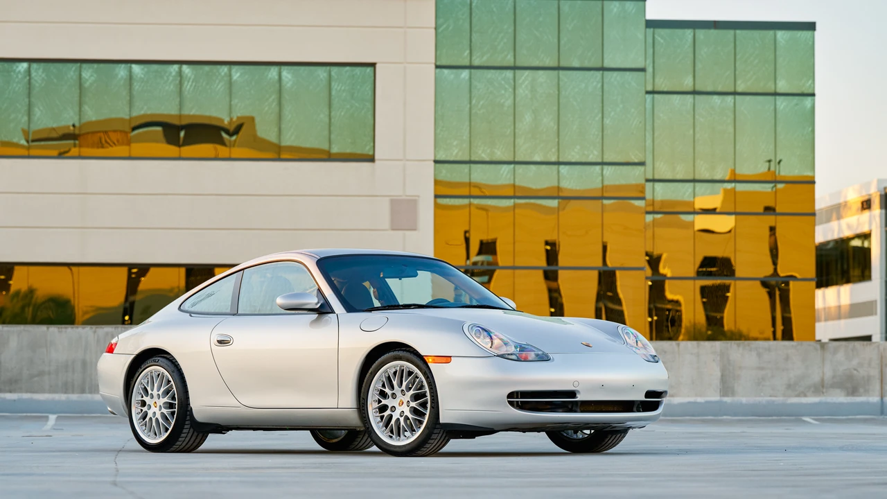 2001 Porsche 996 Carrera - Image 8 of 31