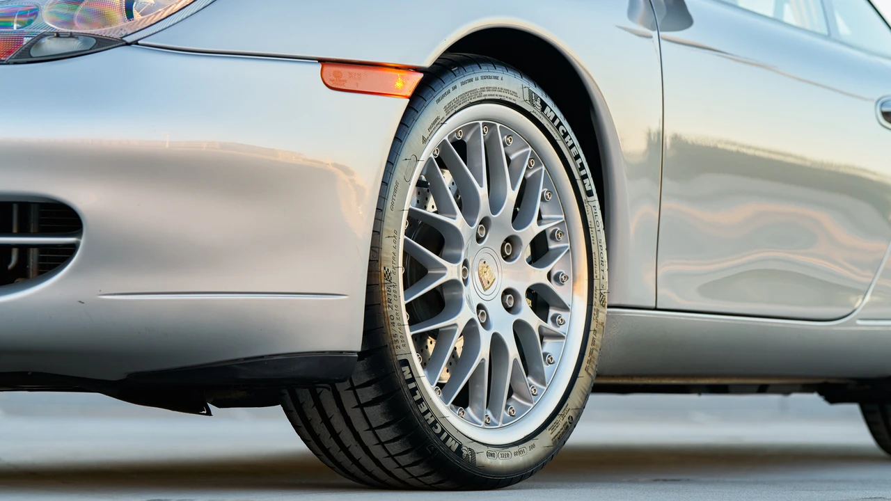 2001 Porsche 996 Carrera - Image 31 of 31