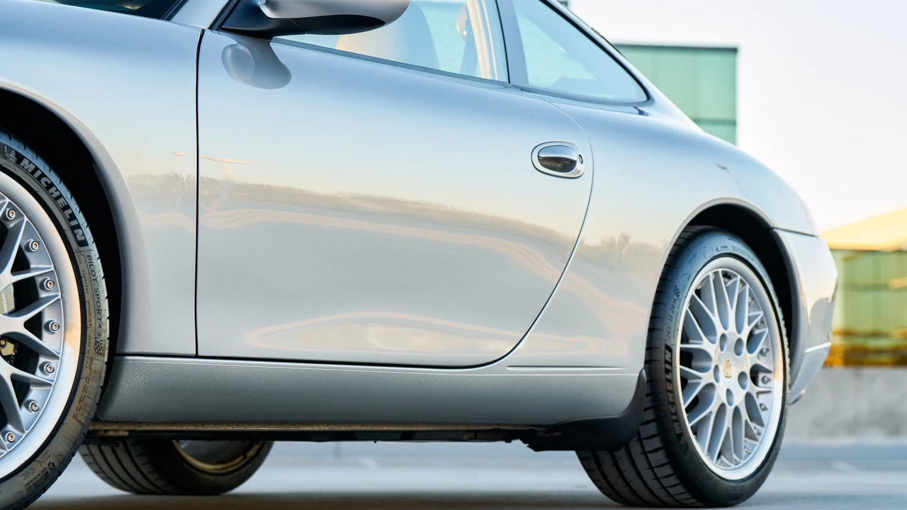 2001 Porsche 996 Carrera - Image 30 of 31