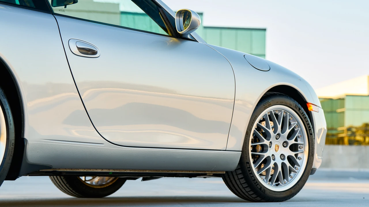 2001 Porsche 996 Carrera - Image 27 of 31