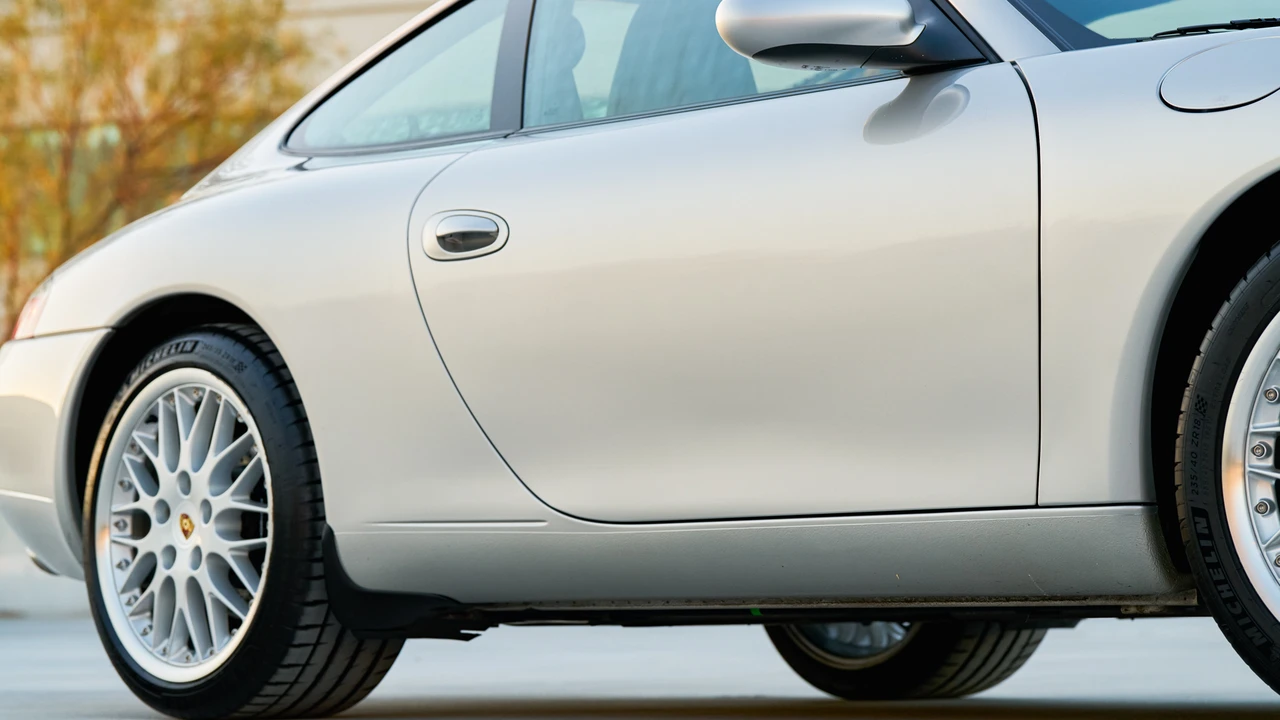 2001 Porsche 996 Carrera - Image 28 of 31