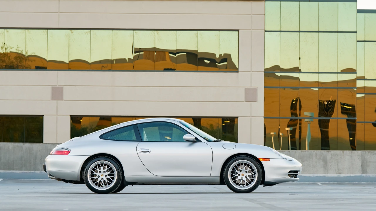 2001 Porsche 996 Carrera - Image 11 of 31