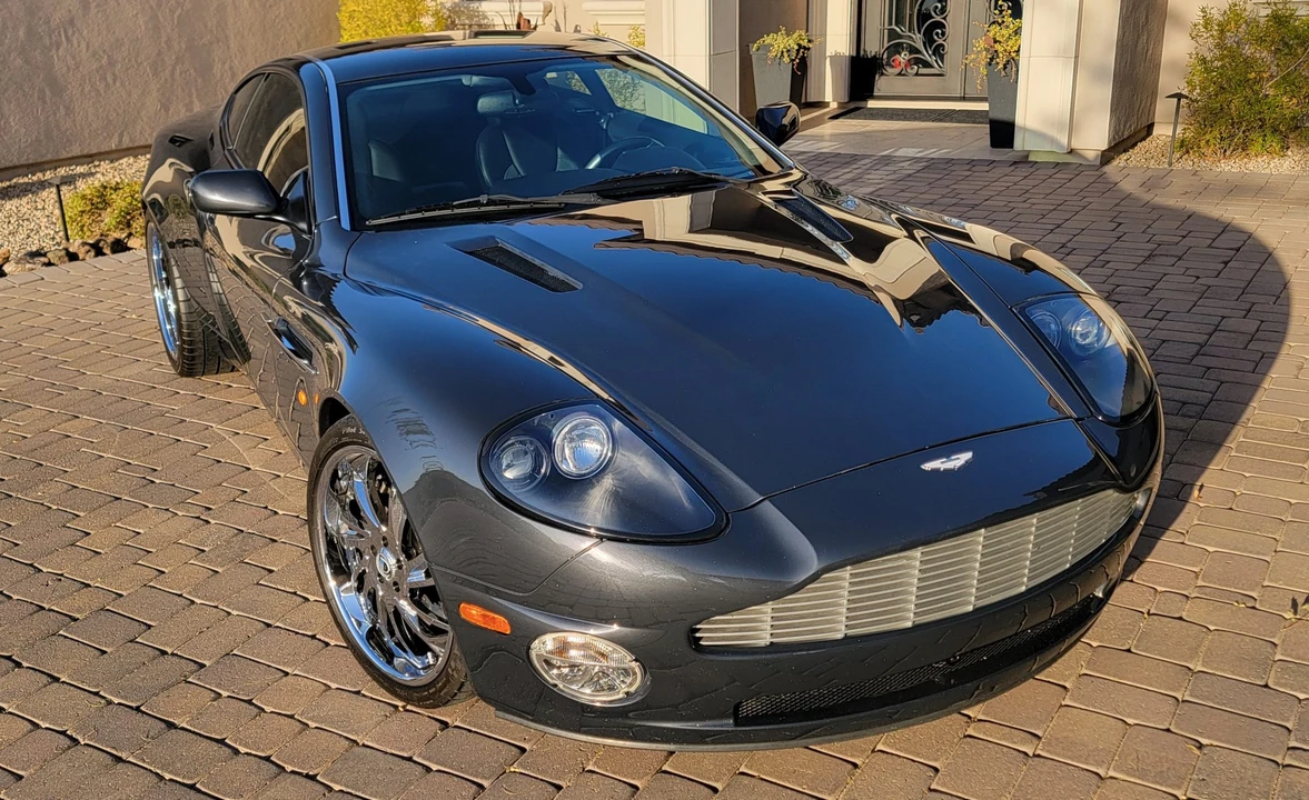 2002 Aston Martin Vanquish 1st Gen - Image 25 of 31