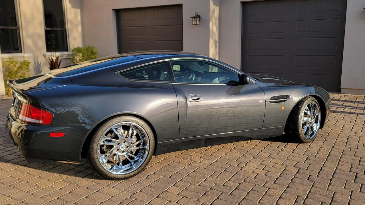 2002 Aston Martin Vanquish 1st Gen - Image 16 of 31