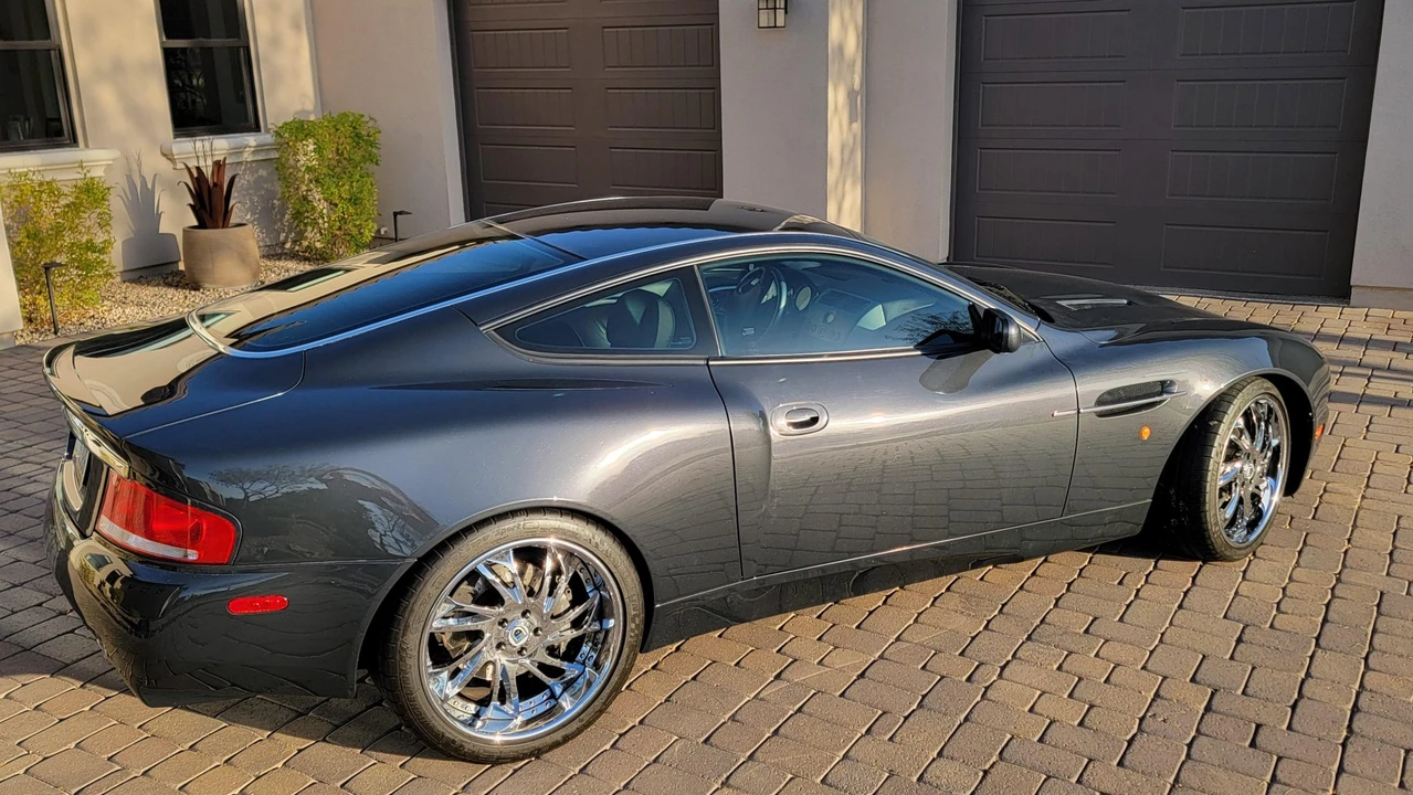 2002 Aston Martin Vanquish 1st Gen - Image 15 of 31