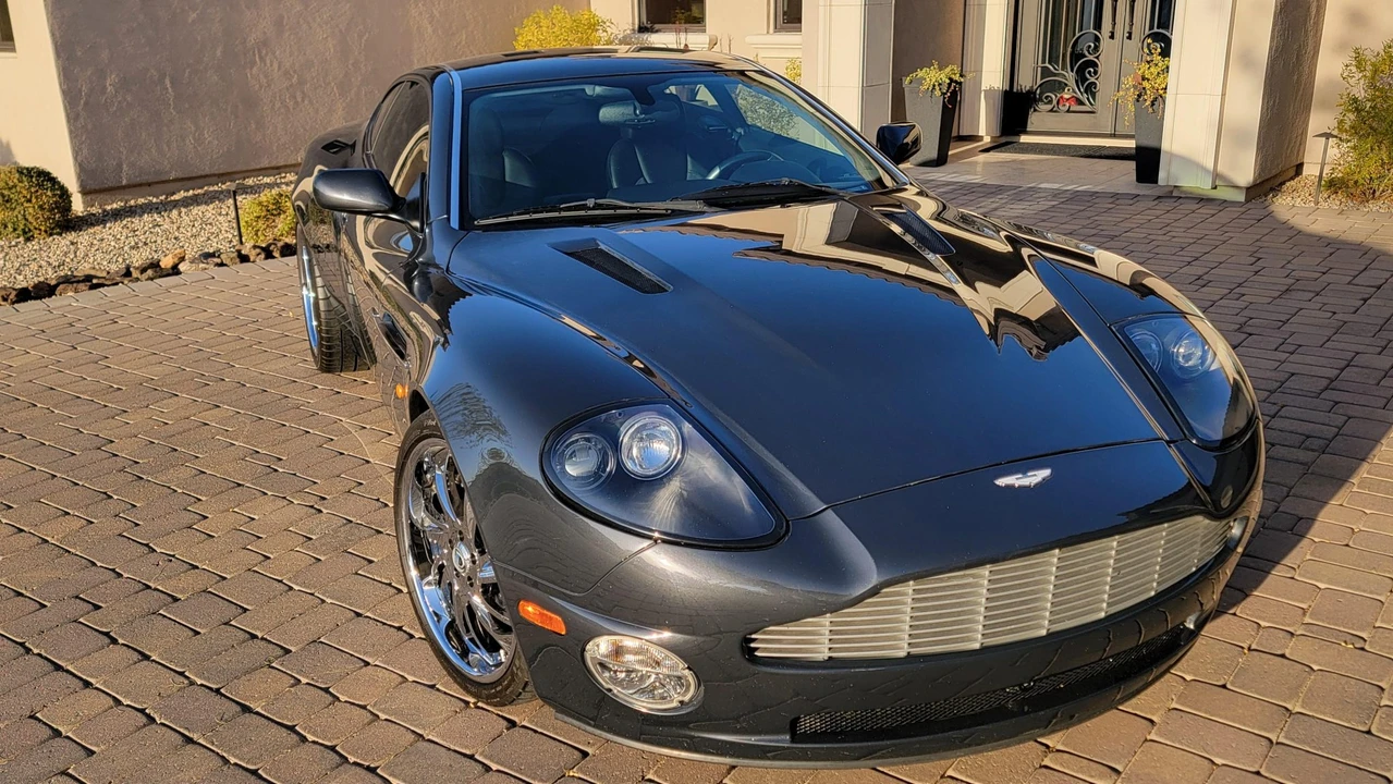 2002 Aston Martin Vanquish 1st Gen - Image 24 of 31