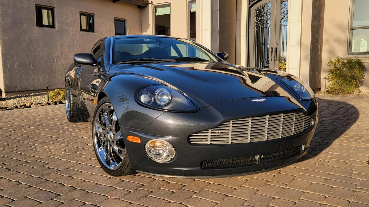 2002 Aston Martin Vanquish 1st Gen - Image 27 of 31