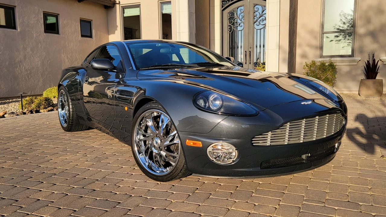 2002 Aston Martin Vanquish 1st Gen - Image 22 of 31