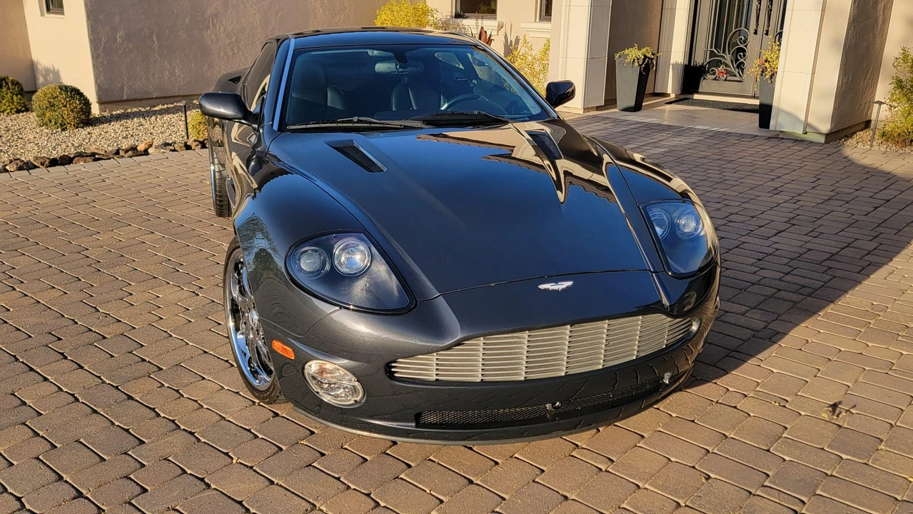 2002 Aston Martin Vanquish 1st Gen - Image 28 of 31