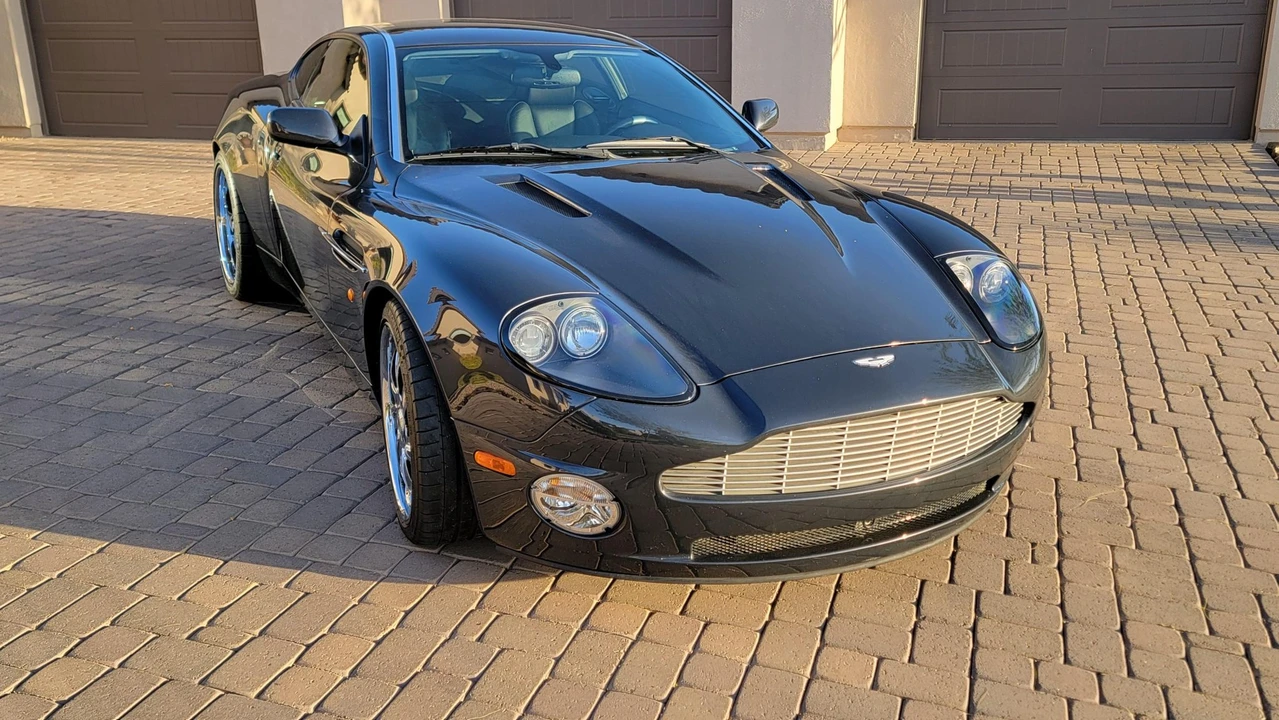 2002 Aston Martin Vanquish 1st Gen - Image 26 of 31