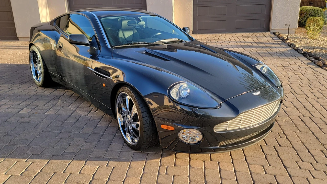 2002 Aston Martin Vanquish 1st Gen - Image 21 of 31