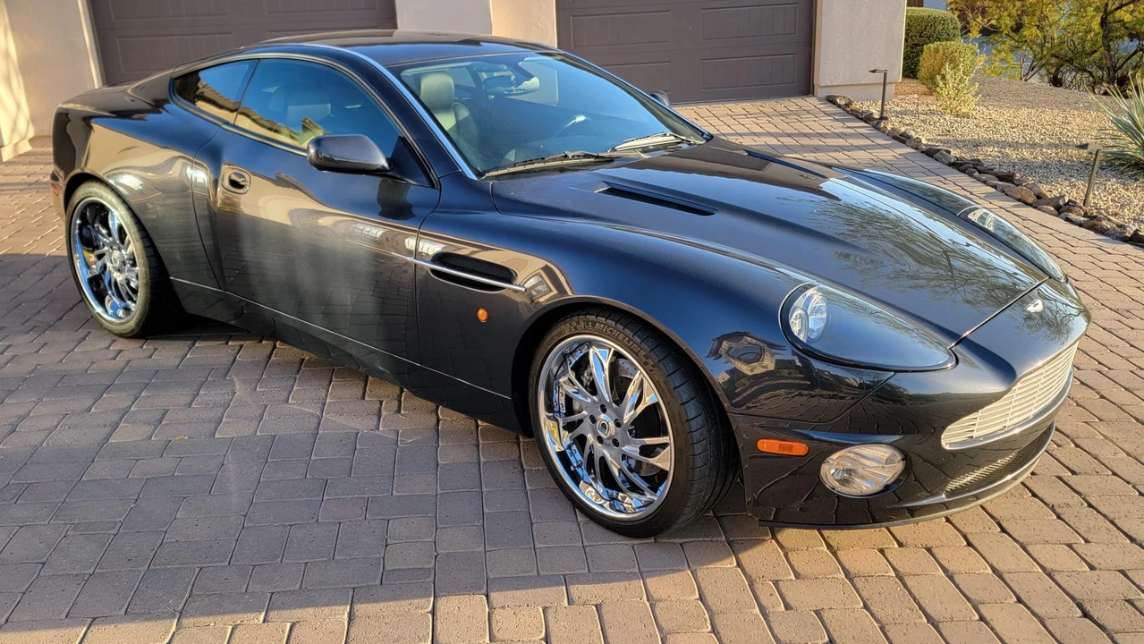 2002 Aston Martin Vanquish 1st Gen - Image 19 of 31