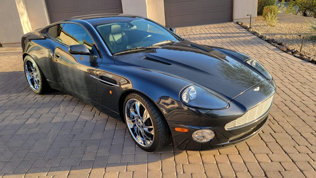 2002 Aston Martin Vanquish 1st Gen - Image 20 of 31