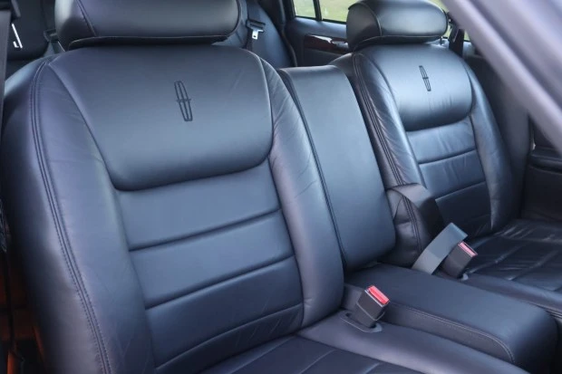 2002 Lincoln Town Car - Image 4 of 7