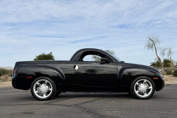 2004 Chevrolet SSR - Image 4 of 8