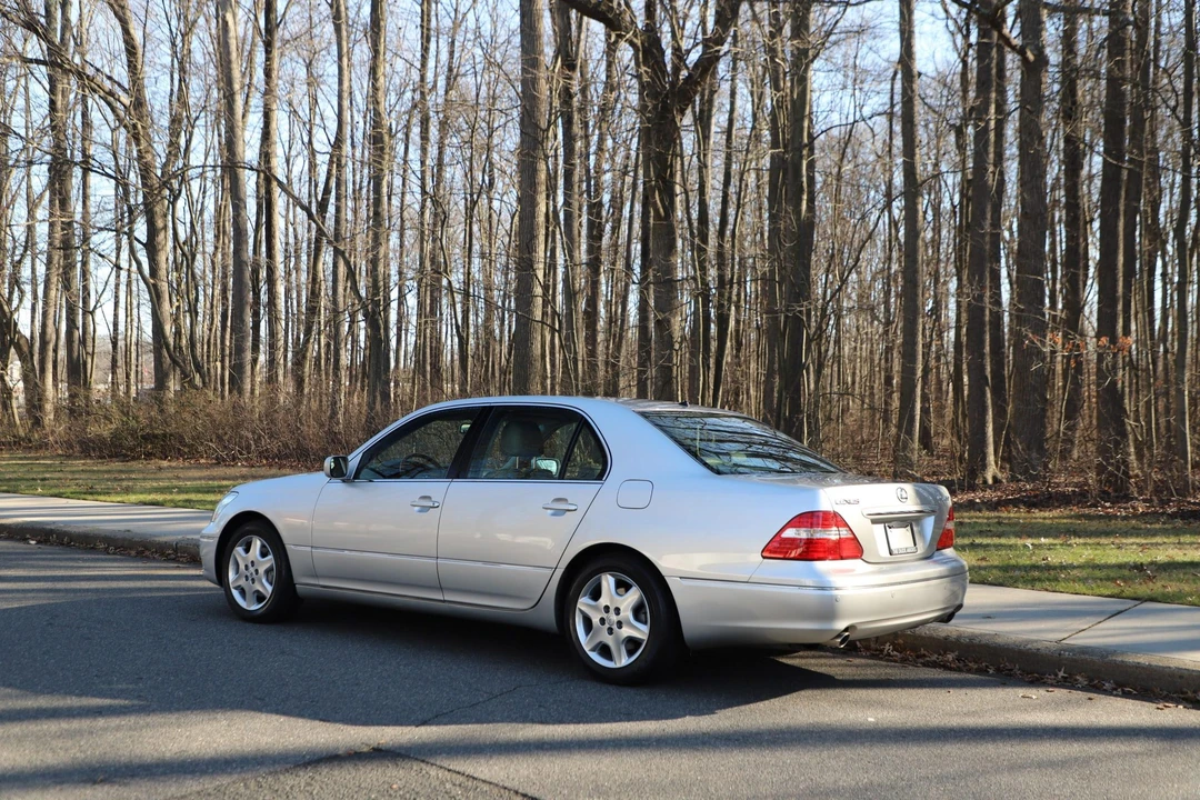 2004 Lexus LS 3rd Gen - Image 10 of 31