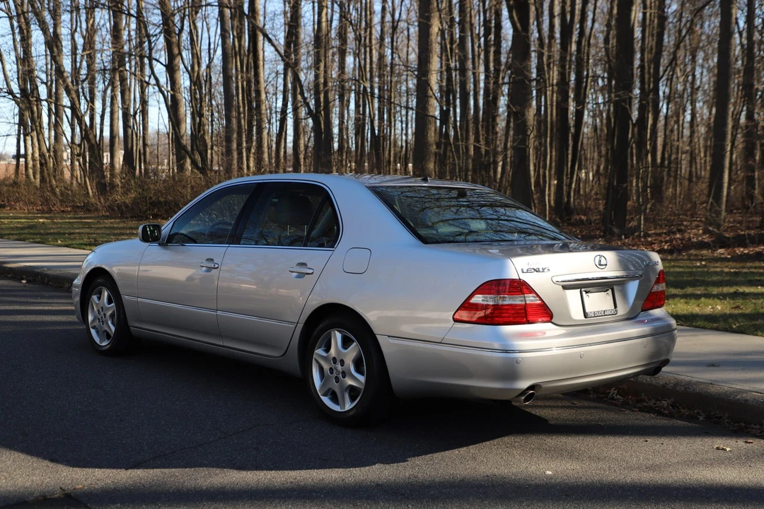 2004 Lexus LS 3rd Gen - Image 12 of 31