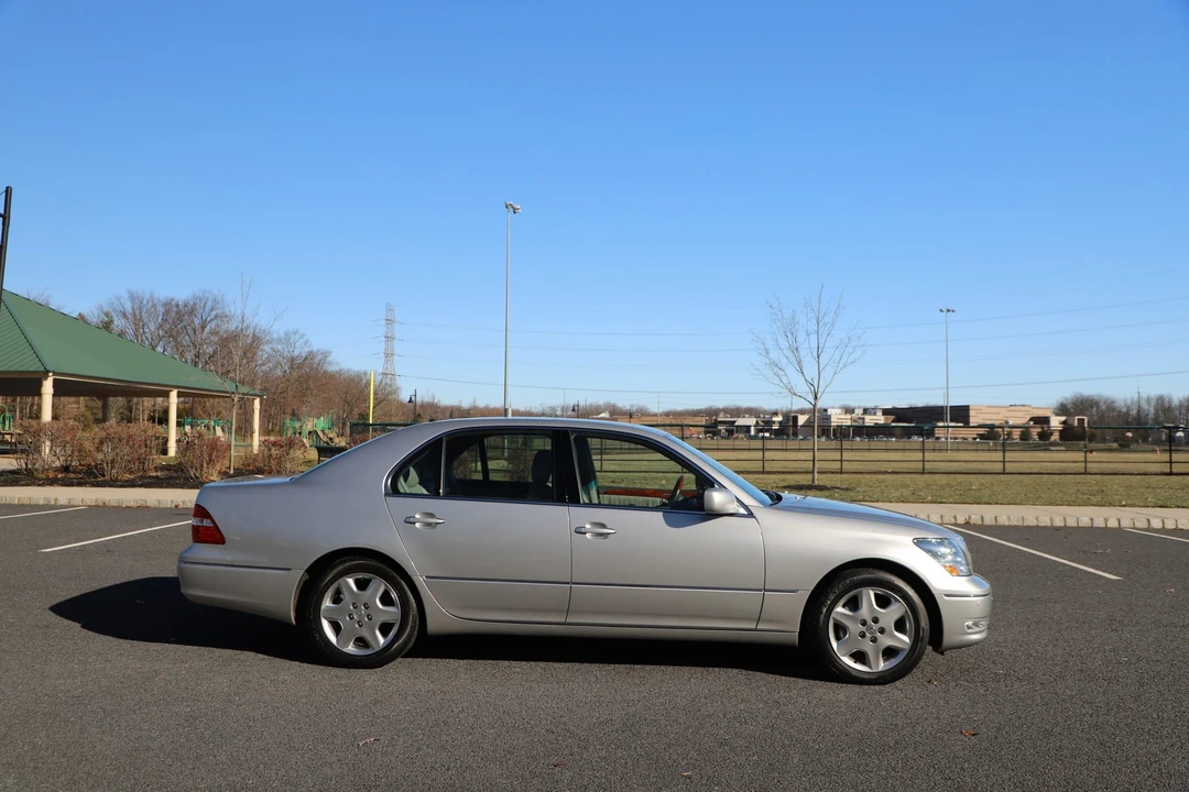 2004 Lexus LS 3rd Gen - Image 17 of 31