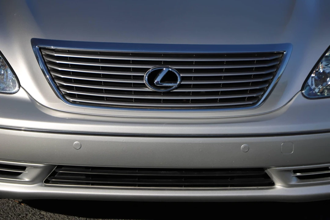 2004 Lexus LS 3rd Gen - Image 22 of 31