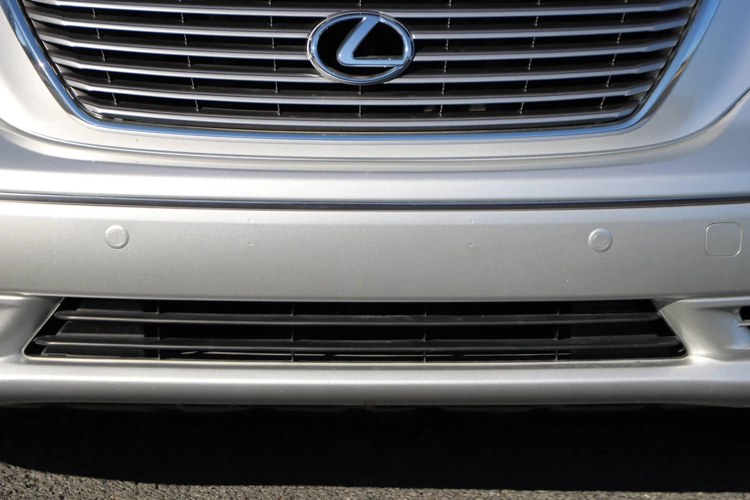 2004 Lexus LS 3rd Gen - Image 23 of 31