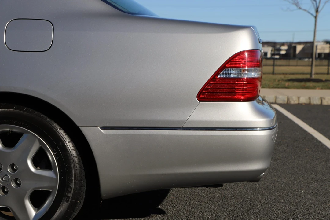 2004 Lexus LS 3rd Gen - Image 28 of 31