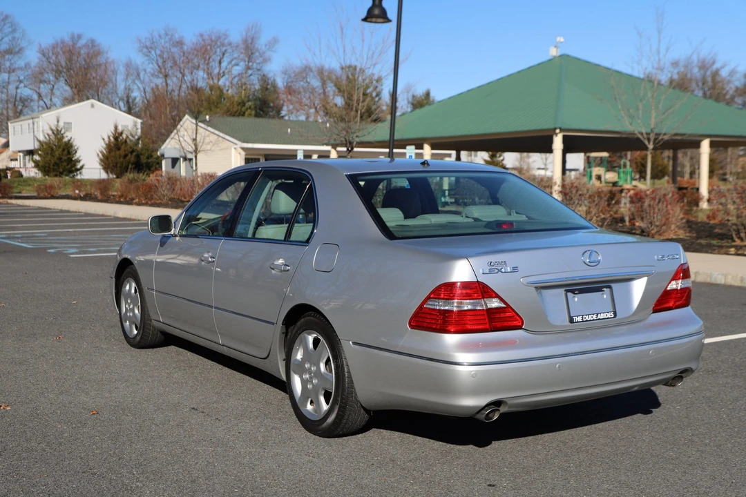 2004 Lexus LS 3rd Gen - Image 11 of 31