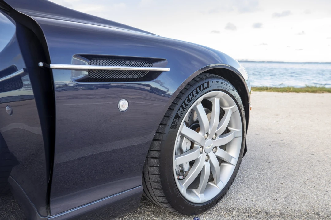 2005 Aston Martin DB9 - Image 23 of 31