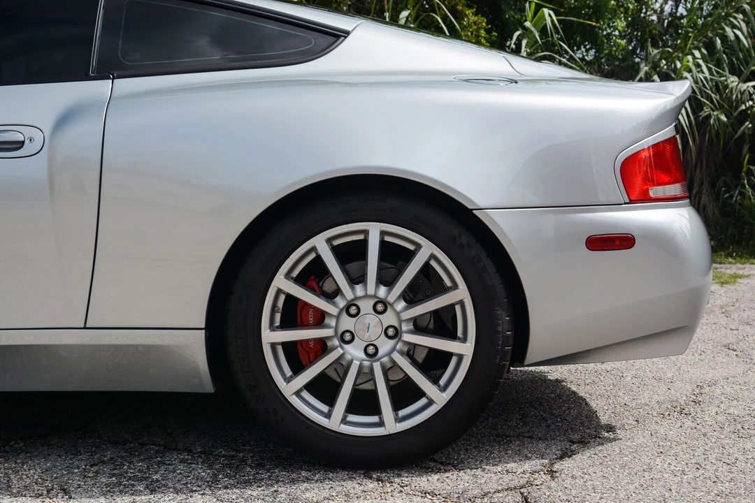 2005 Aston Martin Vanquish 1st Gen - Image 10 of 31