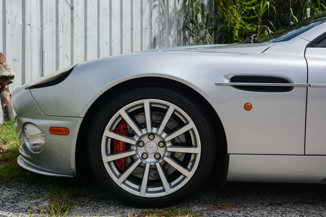 2005 Aston Martin Vanquish 1st Gen - Image 11 of 31