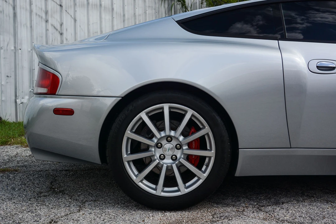 2005 Aston Martin Vanquish 1st Gen - Image 12 of 31