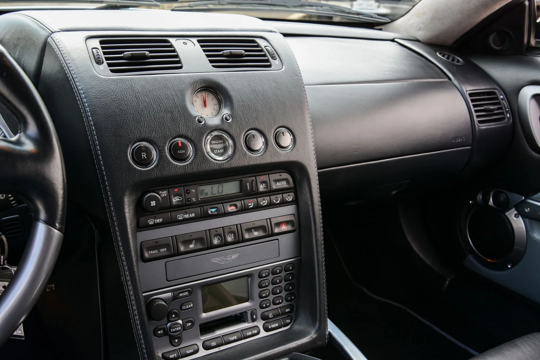2005 Aston Martin Vanquish 1st Gen - Image 18 of 31