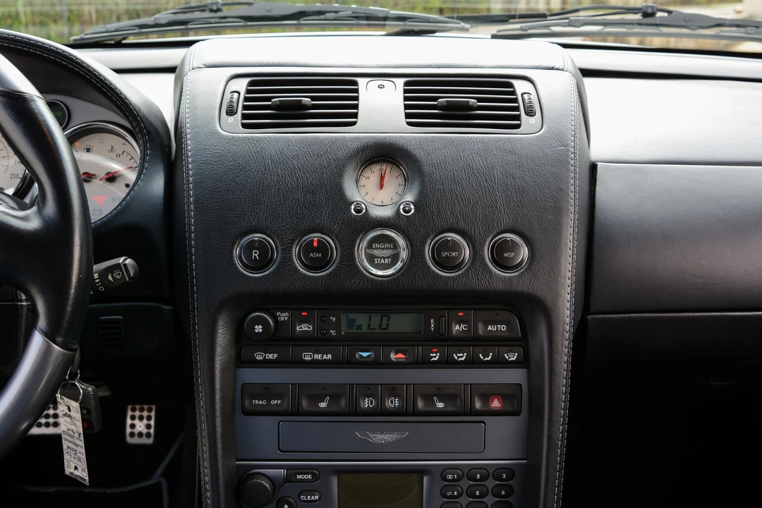 2005 Aston Martin Vanquish 1st Gen - Image 19 of 31