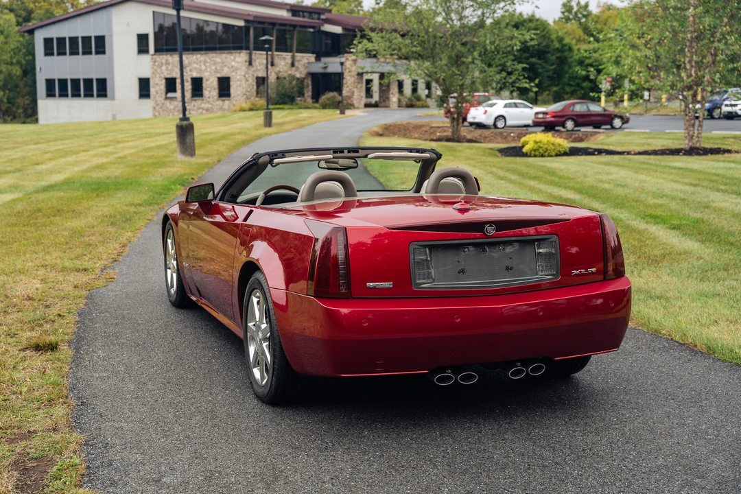 2005 Cadillac XLR - Image 17 of 31